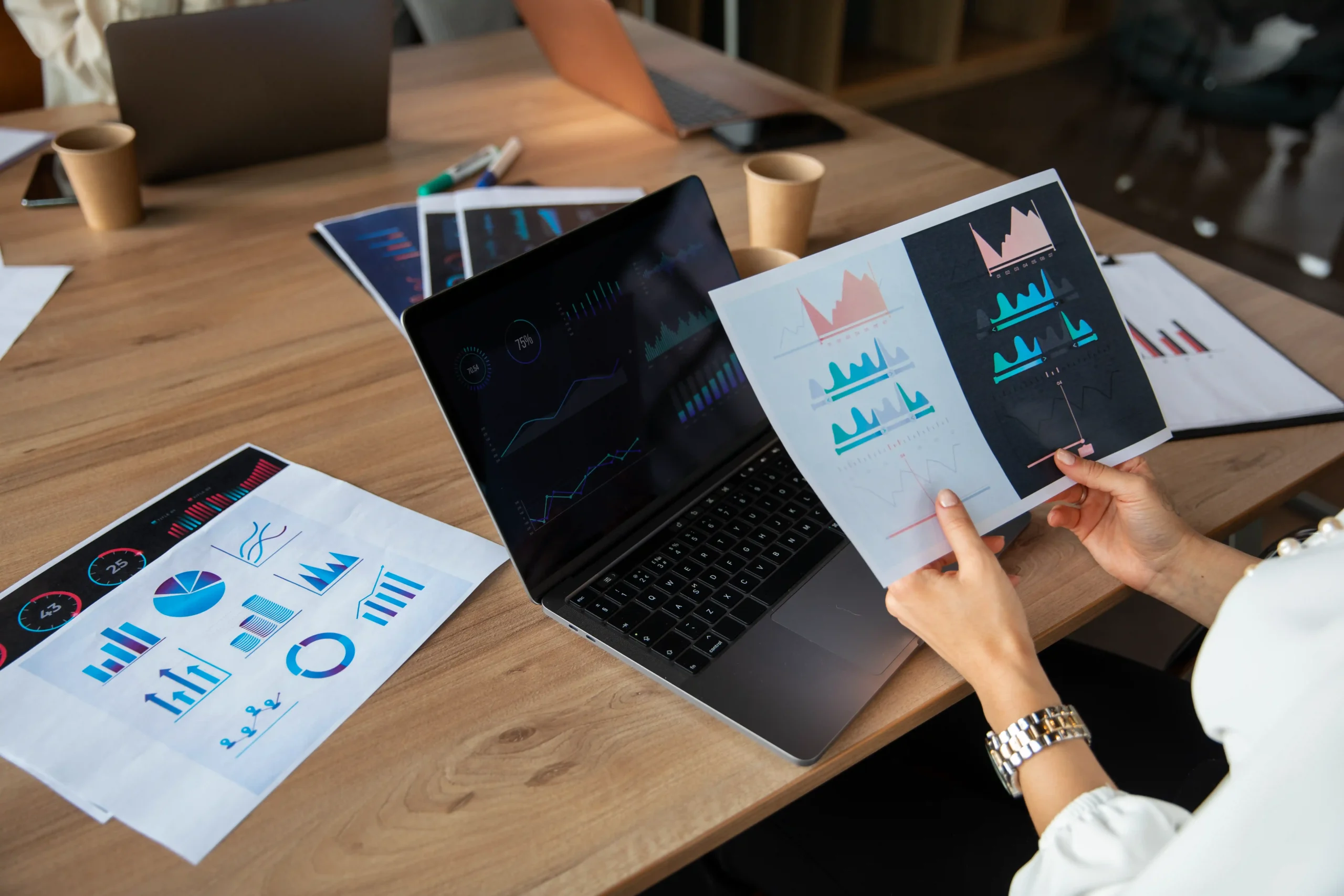 Weekly Strategy Reports AI B2B Sales Intelligence